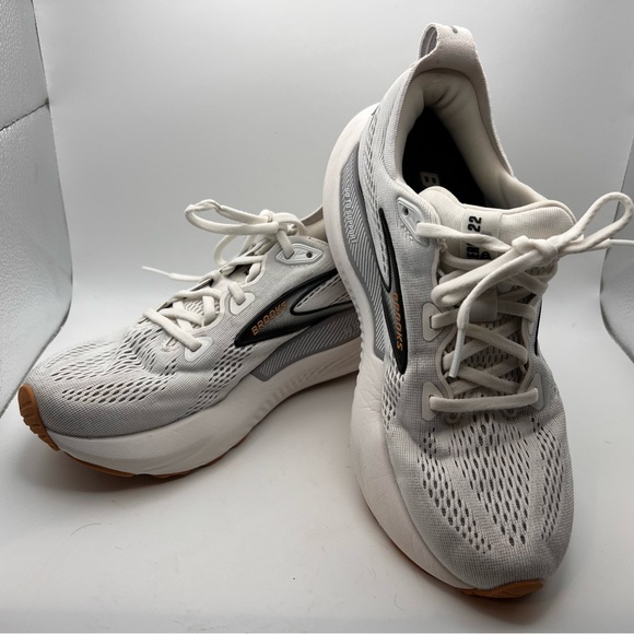 Brooks Shoes - Brooks White and Gray Running Shoes